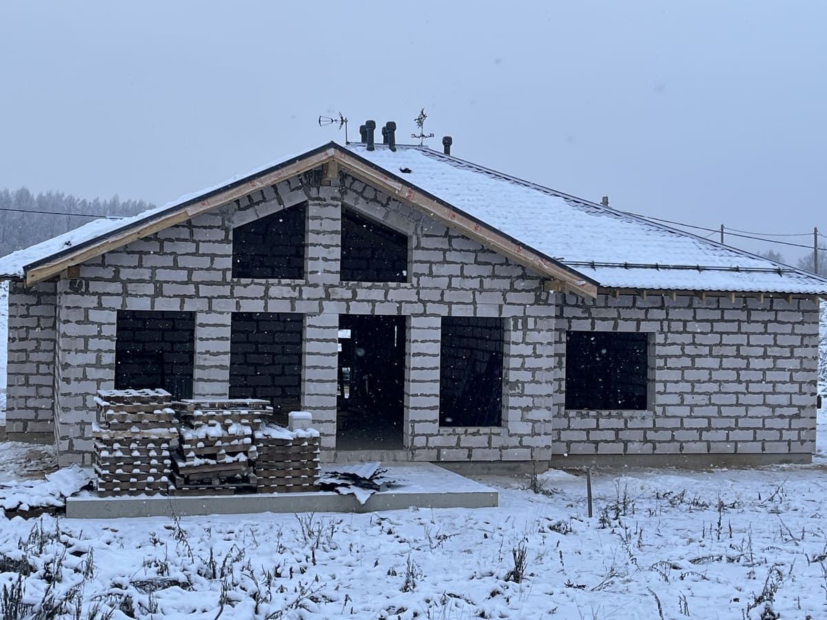 Дом 18,4×16,2 м из газобетона — коробка готова